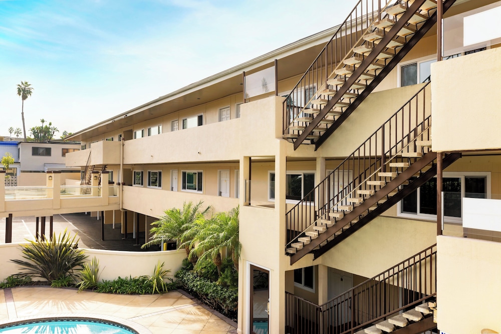 Pacific Edge Hotel - photo 121
