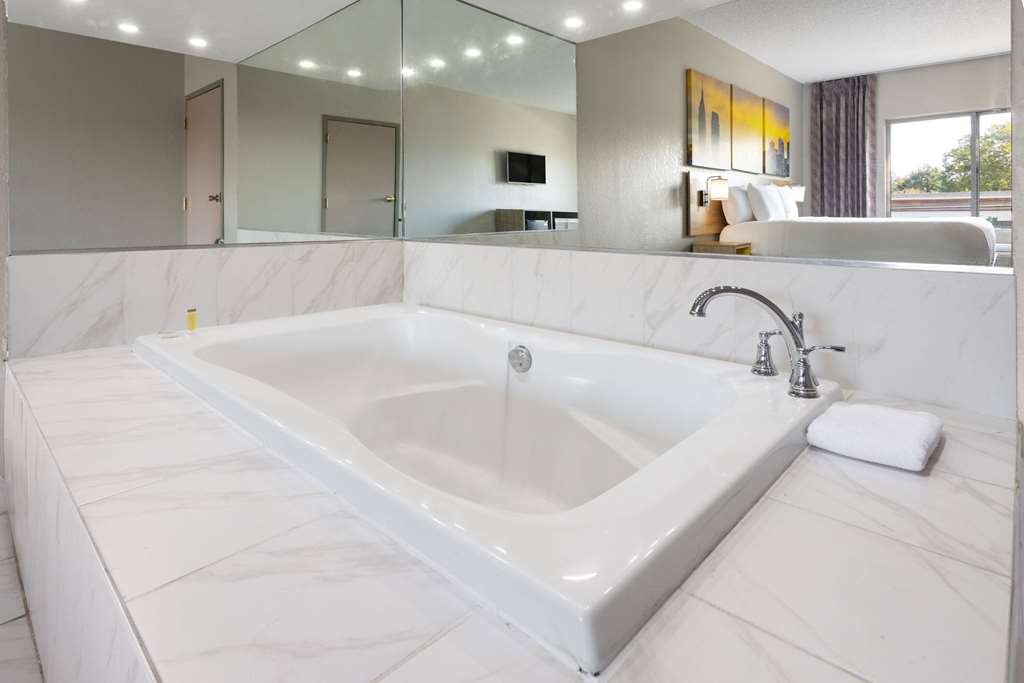 Days Inn & Suites by Wyndham Albany - photo 32