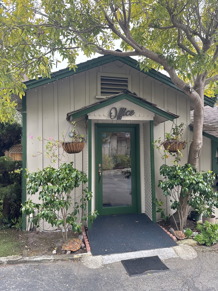 Carmel Resort Inn - carbon neutral hotel in Carmel