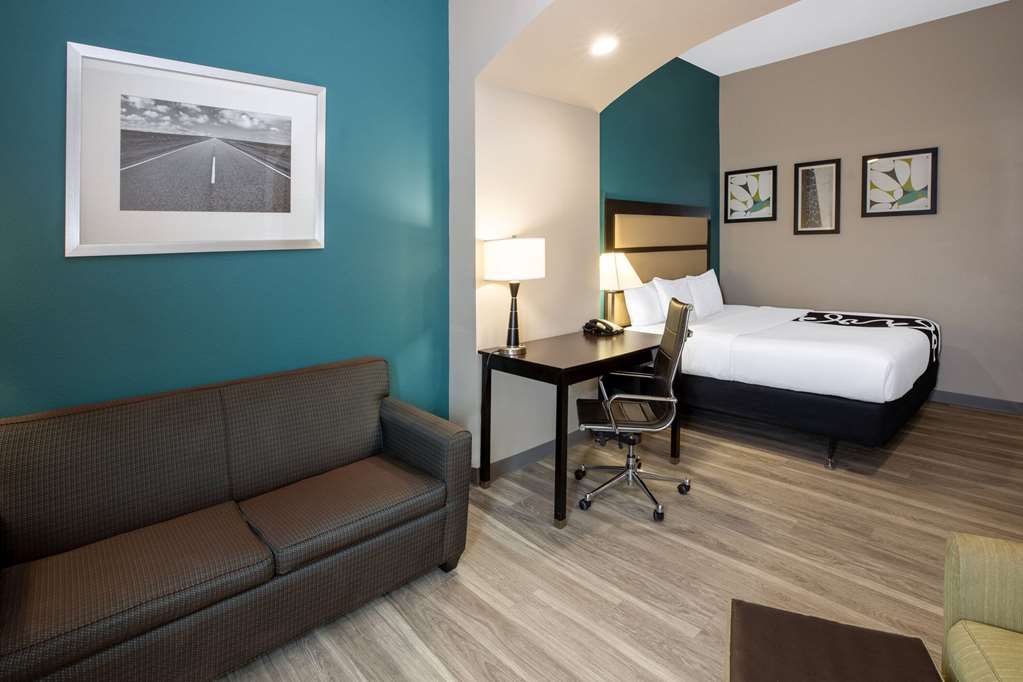 La Quinta Inn & Suites by Wyndham Durant - photo 11