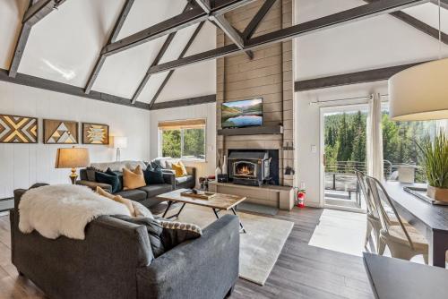 Blue River Escape River Access Near Ski Resort in Breckenridge, United States