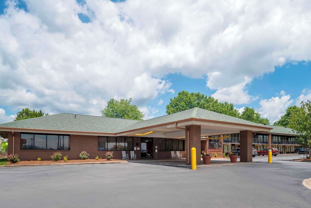 Days Inn by Wyndham Wilkesboro - featured photo