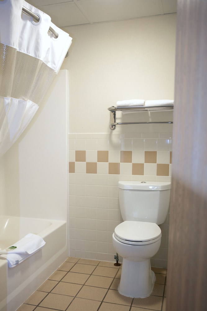 AmericInn by Wyndham Pampa Event Center - photo 17