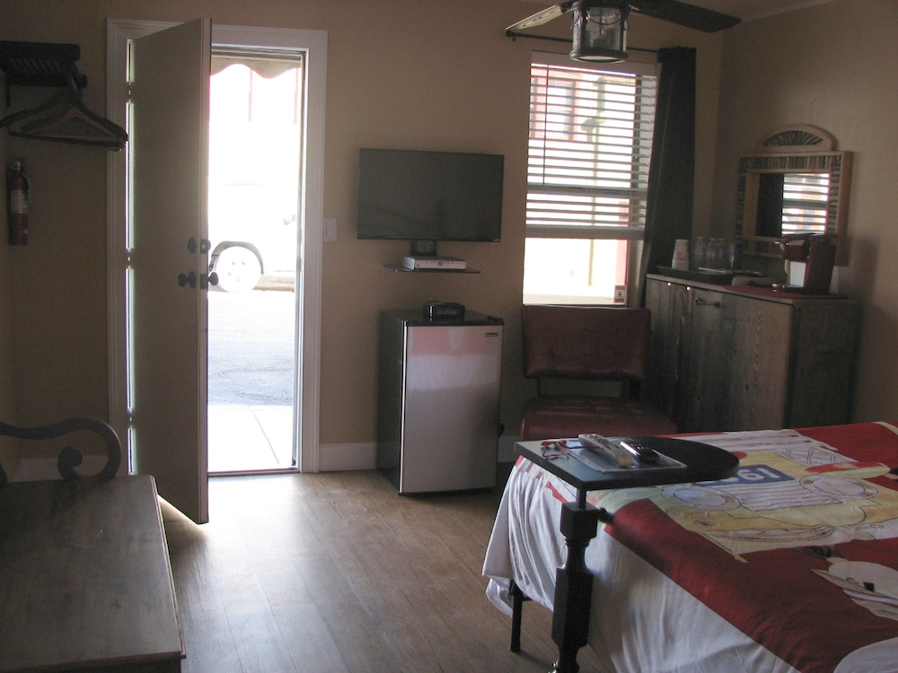 Cottonwood Hotel - photo 26