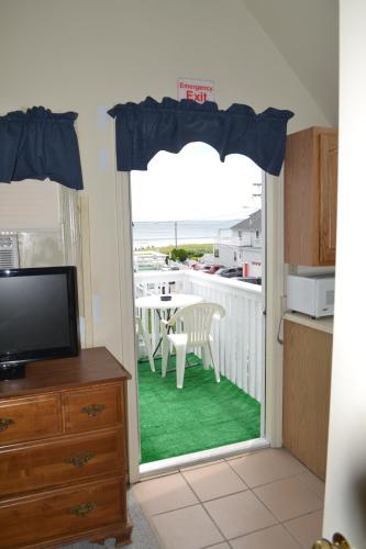 The New Oceanic Inn - photo 8