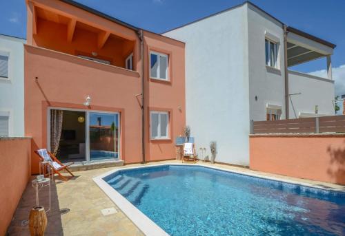 Holiday house with swimming pool Iva — 4-Star Luxury Hotel in Marcana, Croatia
