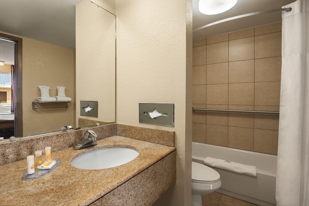 Days Inn Tampa North of Busch Gardens - photo 10