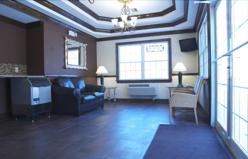Smithtown Inn - photo 2