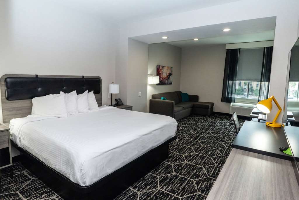 La Quinta Inn & Suites by Wyndham Corpus Christi Southeast - photo 23
