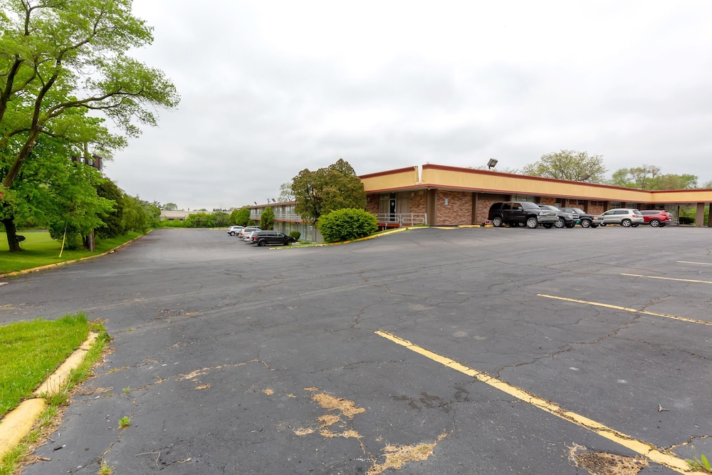 Americas Best Value Inn Rockford - photo 33