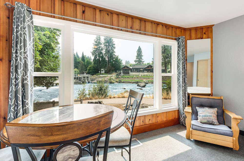 Bend Riverside Inn & Suites - photo 129