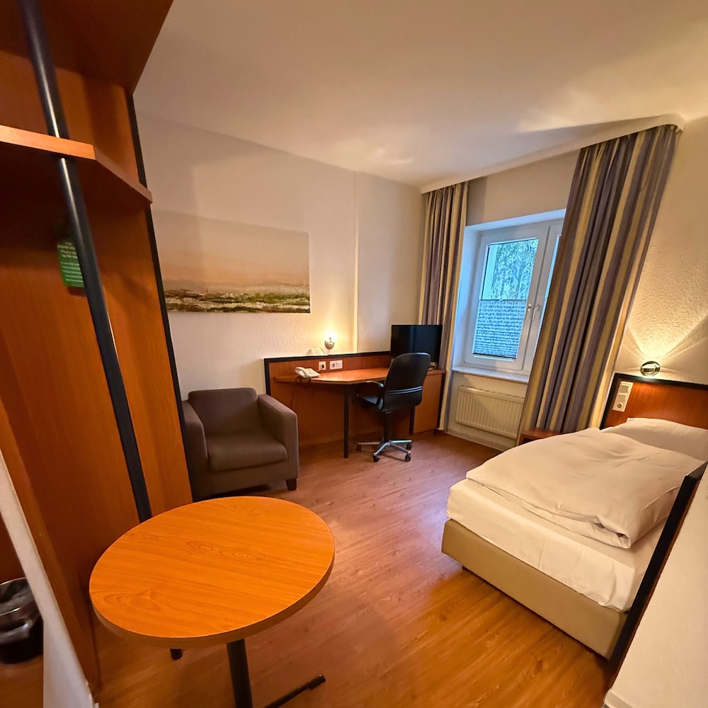 Keyless Boardinghouse
