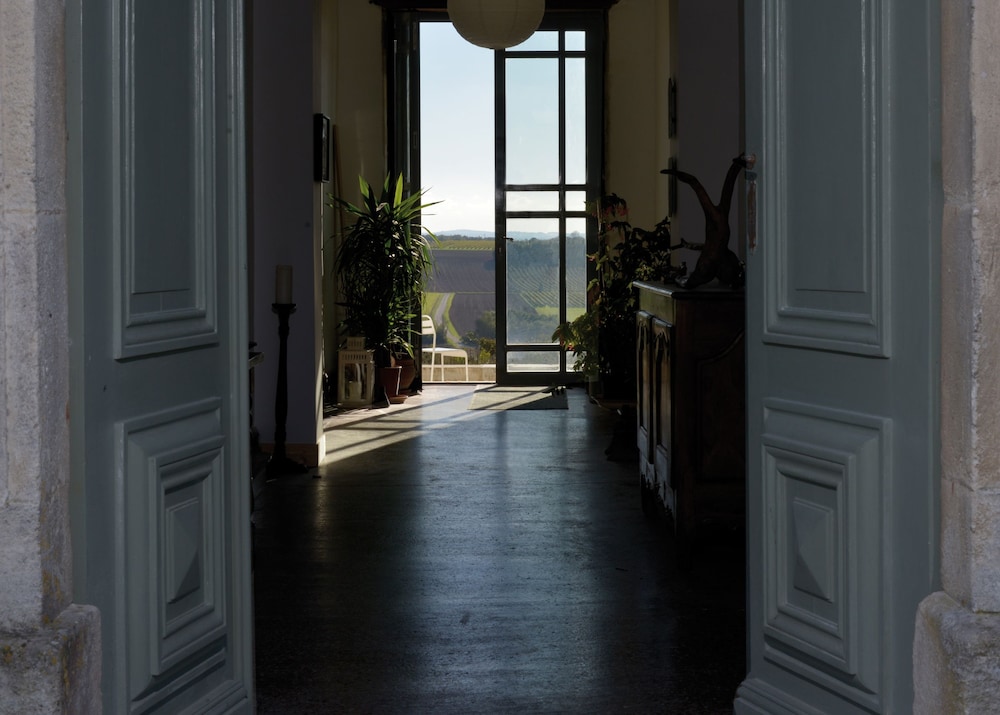 Le Dojo du Plessis - carbon neutral hotel in Mareuil