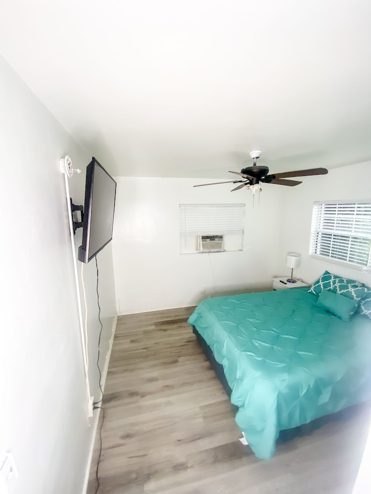 Uptown Inn & Suites - photo 6