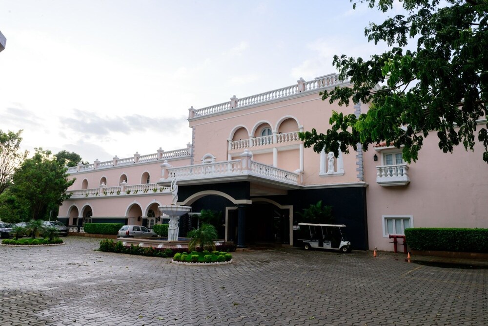 Club Mahindra Emerald Palms Goa — 5-Star Luxury Hotel in Varca, India