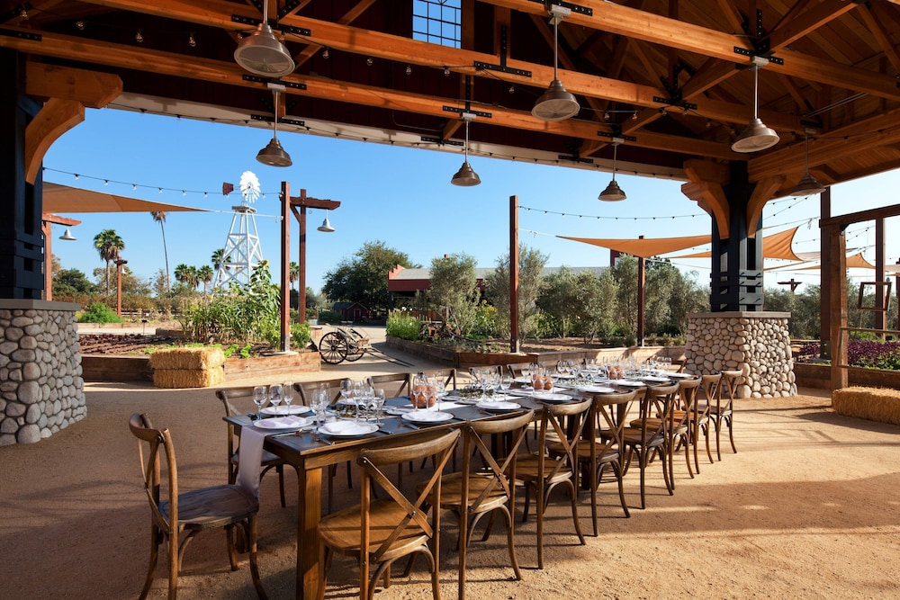 Sheraton Fairplex Suites & Conference Center - photo 4