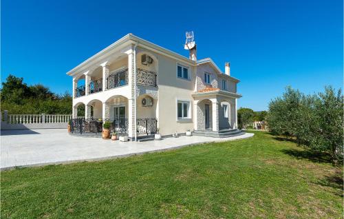 Amazing Apartment In Buje With Wifi — 4-Star Luxury Hotel in Buje, Croatia