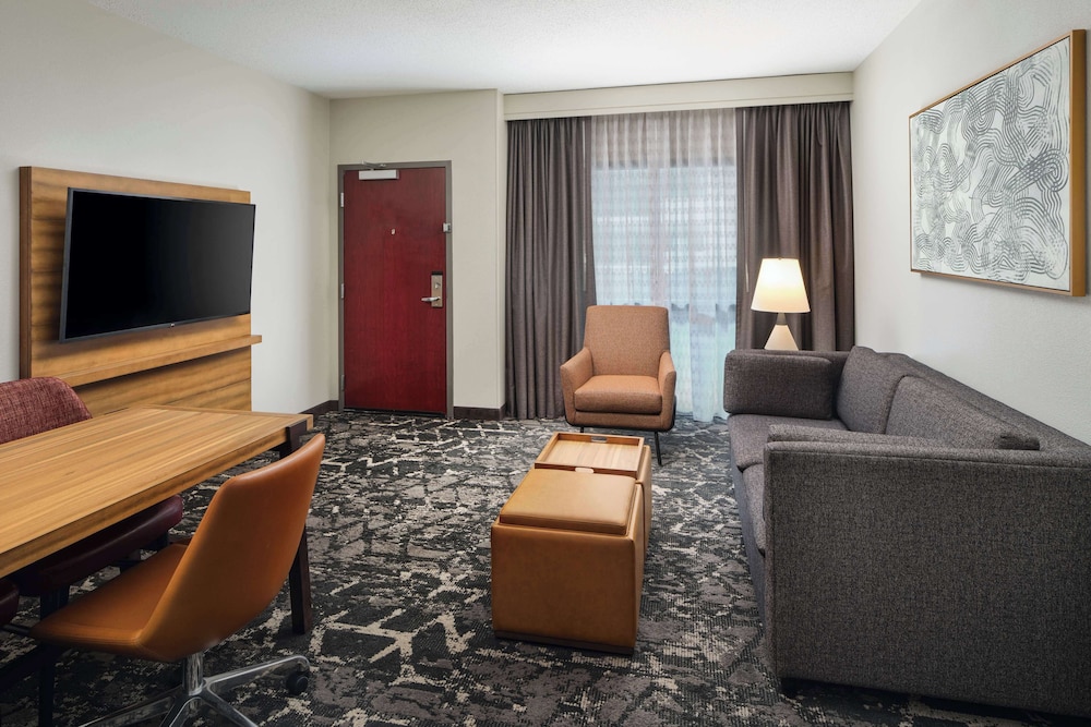 Embassy Suites by Hilton Hampton Convention Center - photo 24