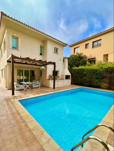 El Soleo Luxury Villa — 4-Star Luxury Hotel in Limassol, Cyprus