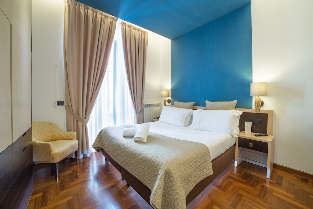 Bed and Breakfast Chiaia 32 — 4-Star Luxury Hotel in Naples, Italy
