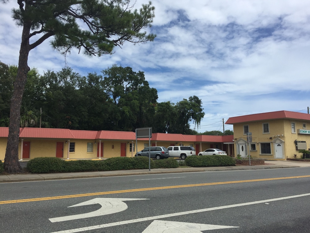 Economy Motel - photo 2