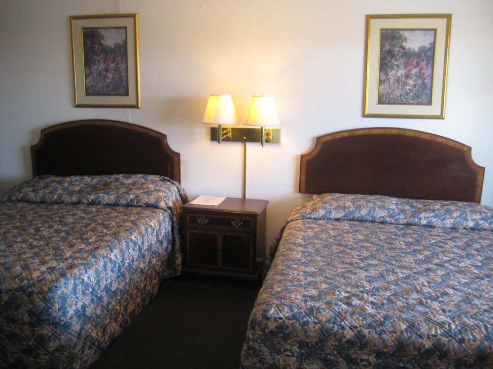 El Capitan Motel - photo 13