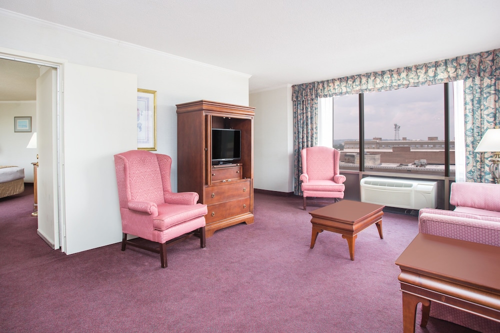 Ramada Hotel & Conf Center by Wyndham Augusta Downtown - photo 23
