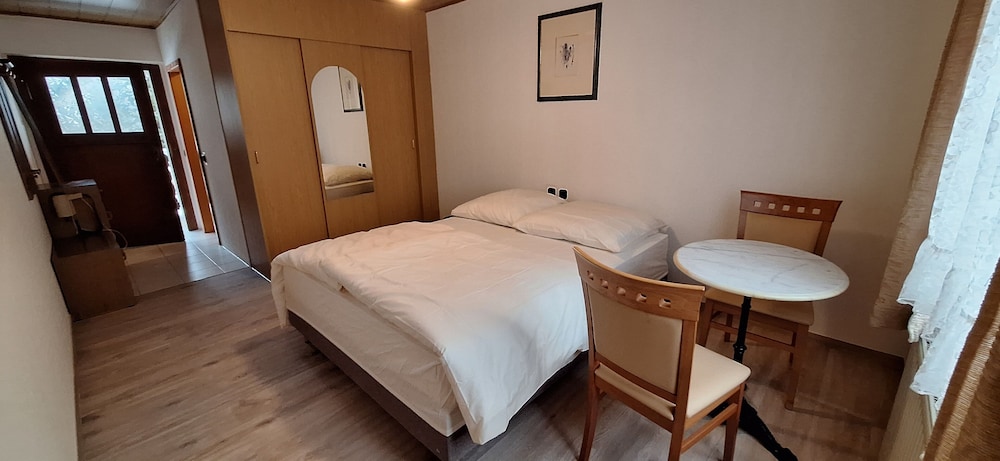 Sharmas - carbon neutral hotel in Ilmenau