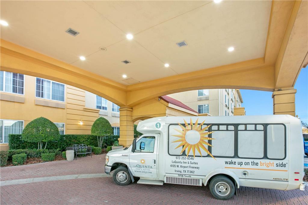 La Quinta Inn & Suites by Wyndham DFW Airport South Irving - photo 29