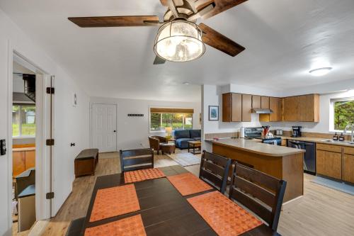 Baycolt McCall Pet friendly Near downtown and golf course Game room Fenced yard in Mccall, United States