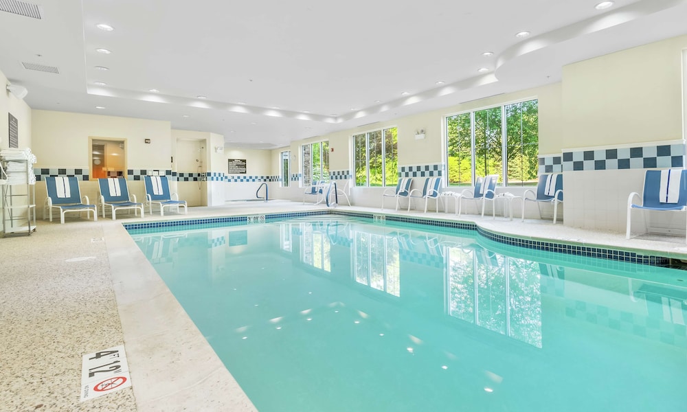 Hampton Inn Nashua - photo 2