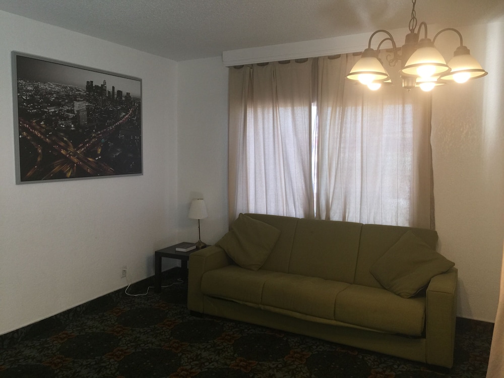 Tradewinds All Suite Hotel - photo 16