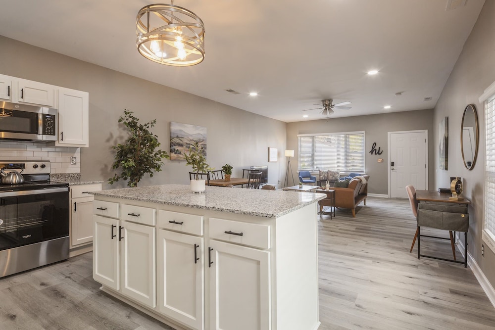 Newly renovated 4BR CozySuites - photo 17