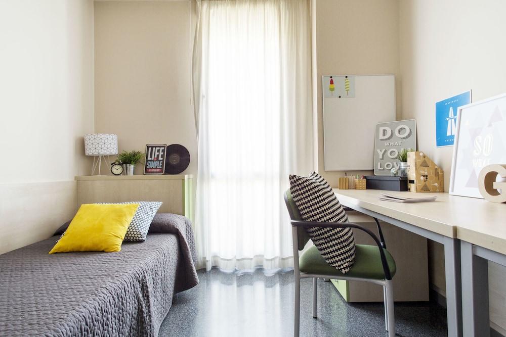 Residencia Universitaria Resa Damia Bonet Campus Accomodation — Valencia