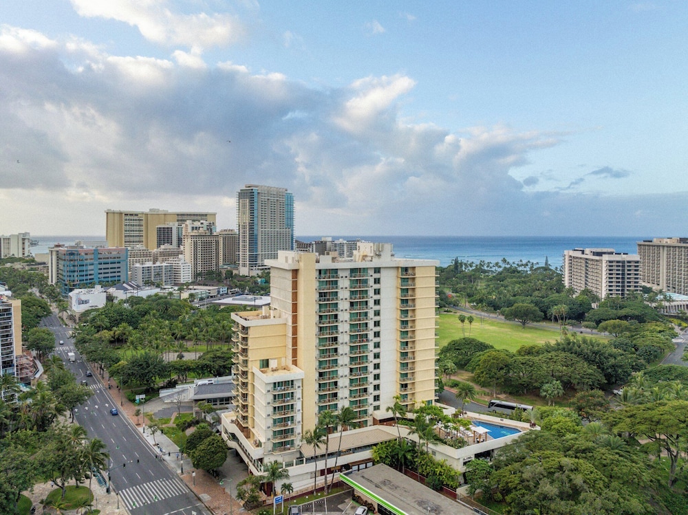 Luana Waikiki Hotel & Suites - photo 175