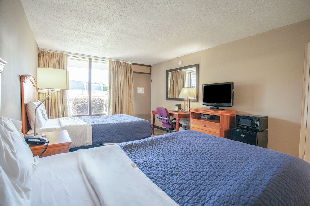 OYO Hotel Greensboro East I 40 - photo 36
