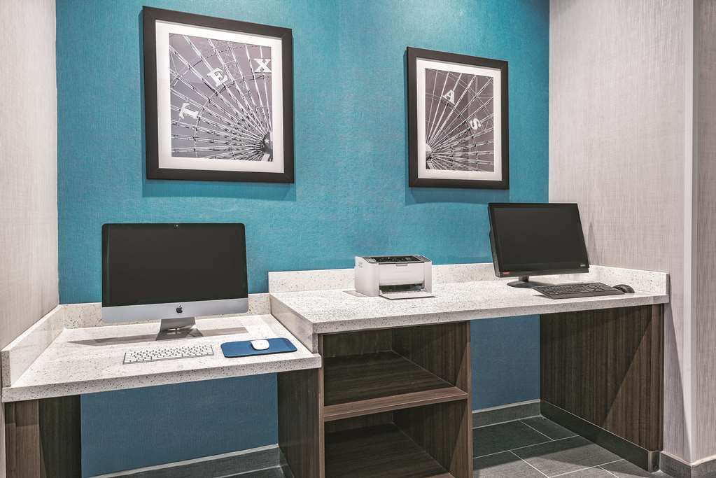 La Quinta Inn & Suites by Wyndham Dallas Grand Prairie North - photo 29
