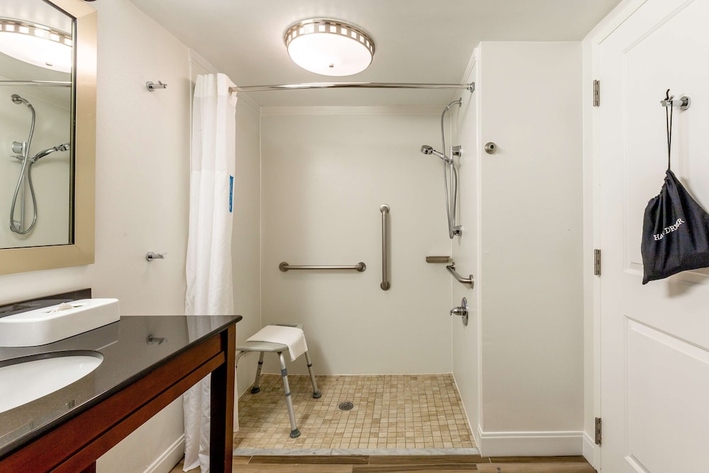 Hampton Inn & Suites Raleigh Cary Lenovo Center - photo 37