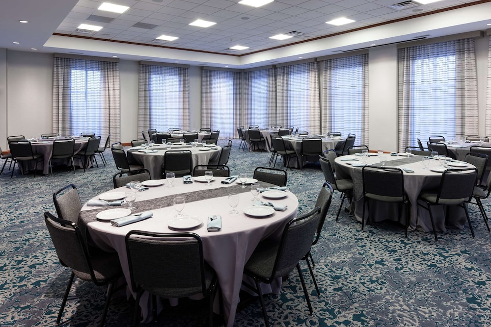 Hilton Garden Inn Lake Forest Mettawa - photo 39