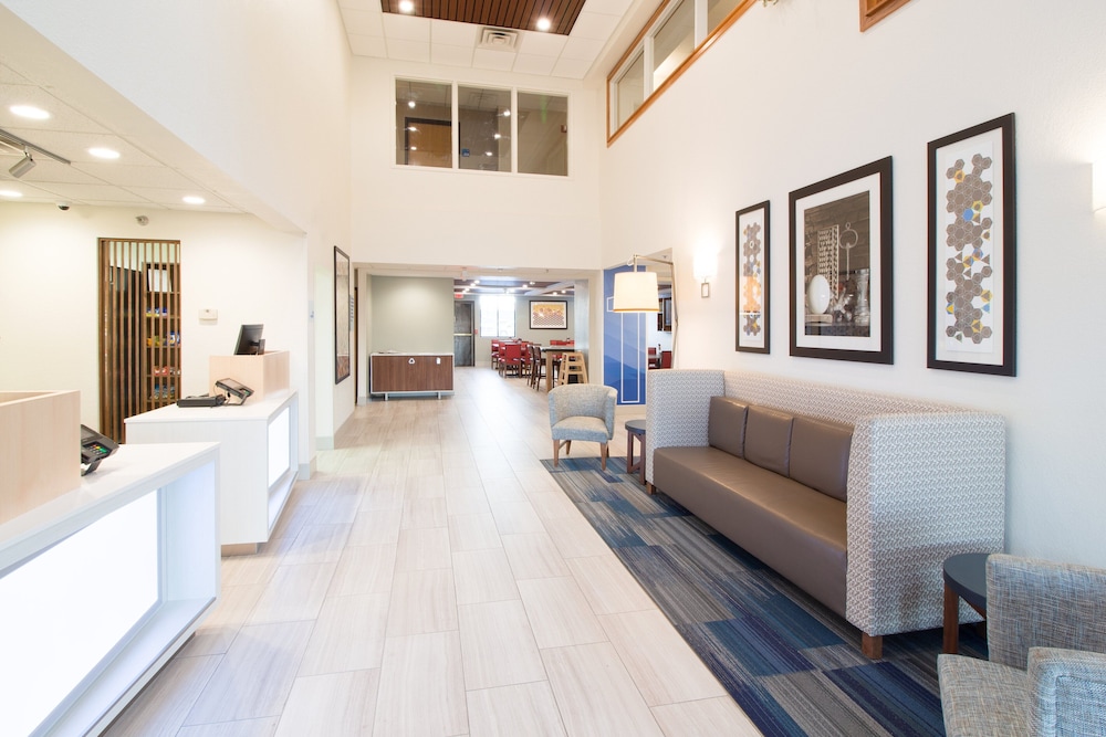 Holiday Inn Express & Suites Worthington by IHG - photo 42