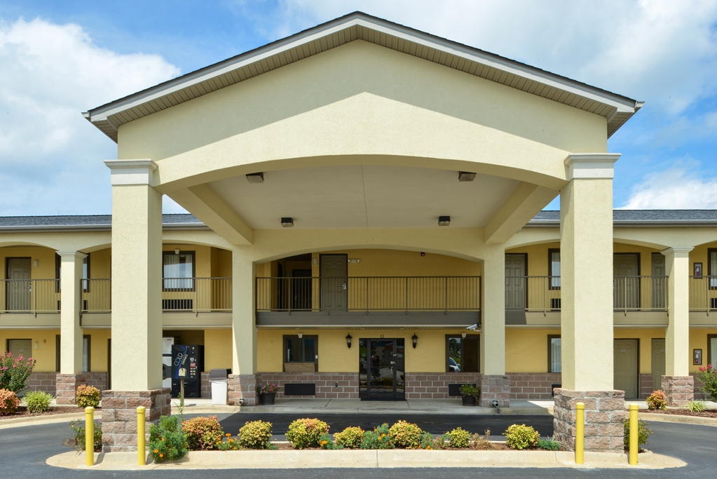 Americas Best Value Inn & Suites University Ave - photo 3
