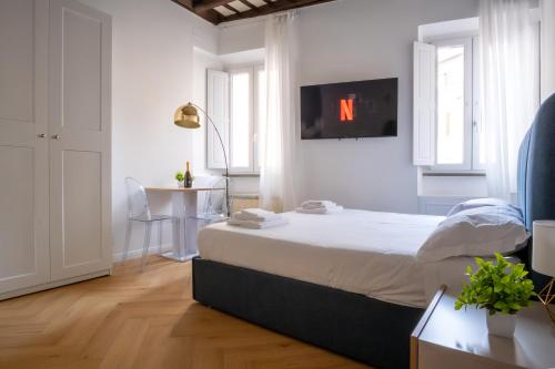 Sunny Trevi Home with terrace — 4-Star Luxury Hotel in Rome, Italy