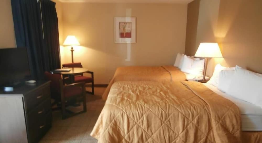Clinton Inn & Suites - photo 5