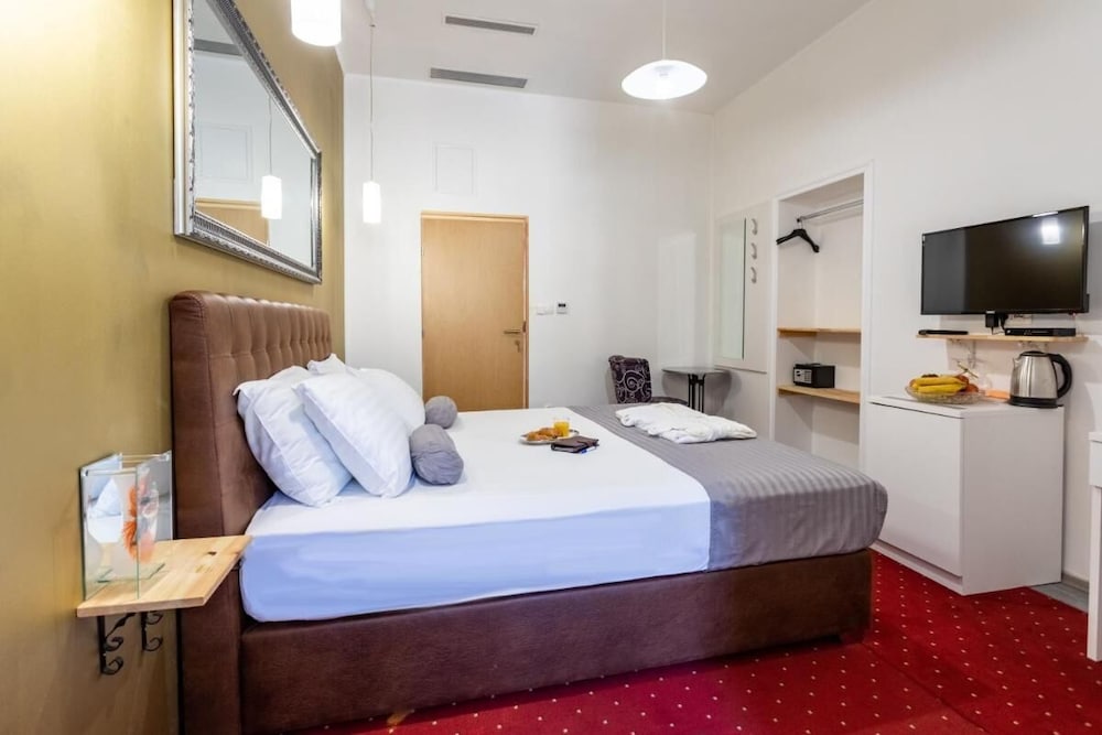 Spacious Deluxe Room Hotel Rose — Split — photo 2