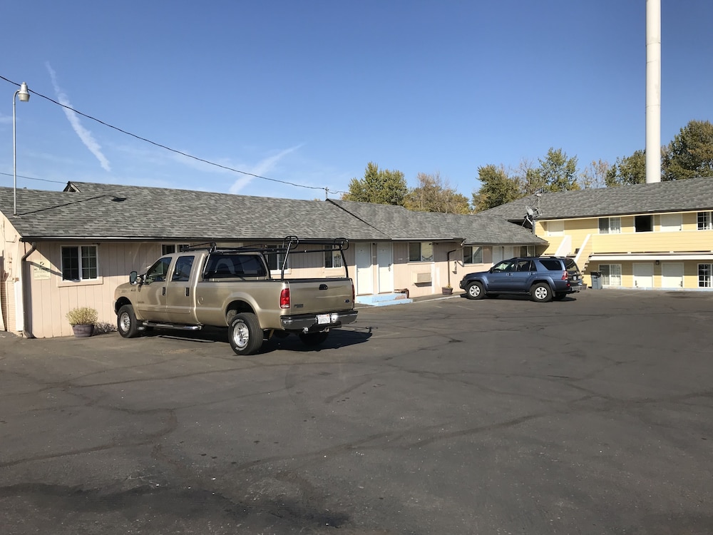 Relax Inn of Medford - photo 14