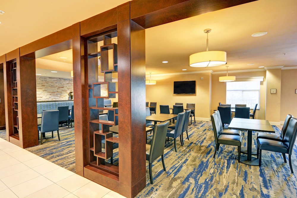 Embassy Suites by Hilton Valencia - photo 24