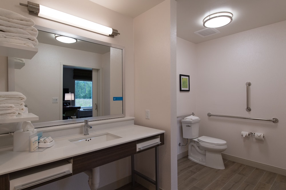 Hampton Inn & Suites Fayetteville - photo 30
