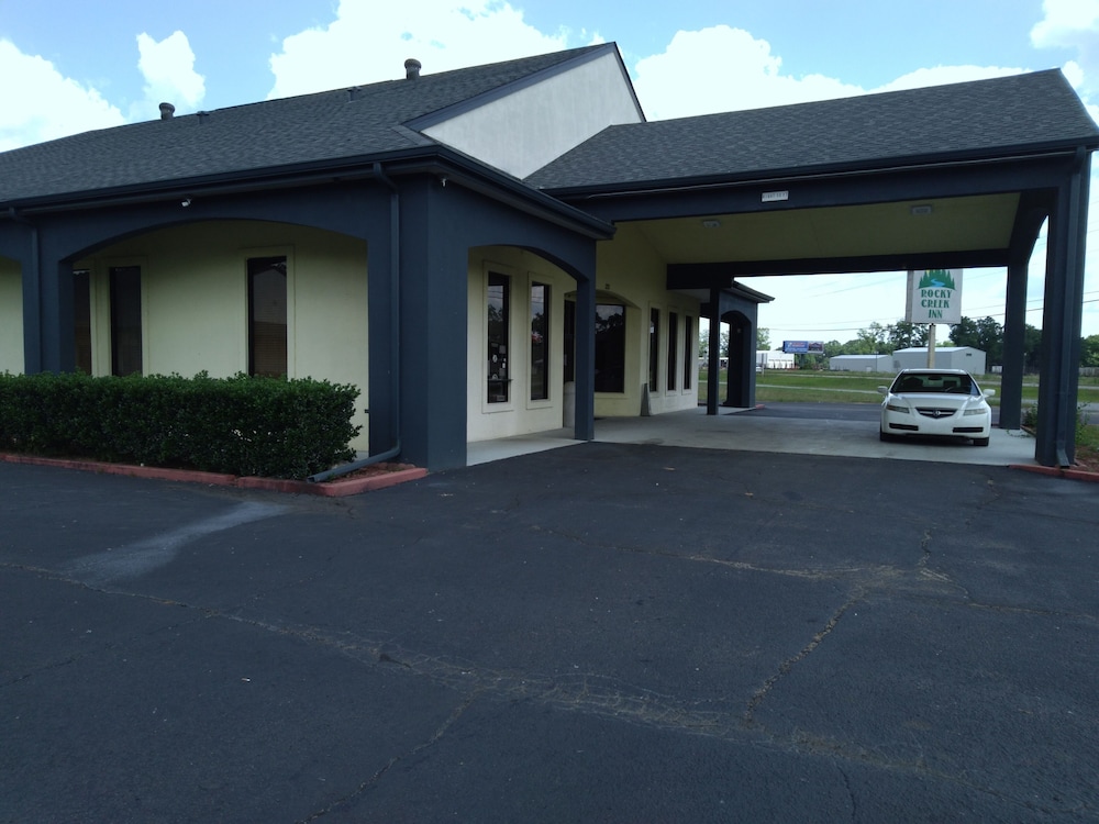 Rocky Creek Inn - photo 2