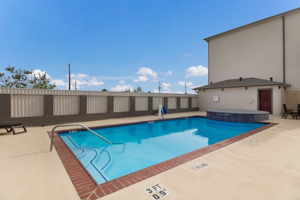 Red Roof PLUS Galveston Beachfront - photo 25