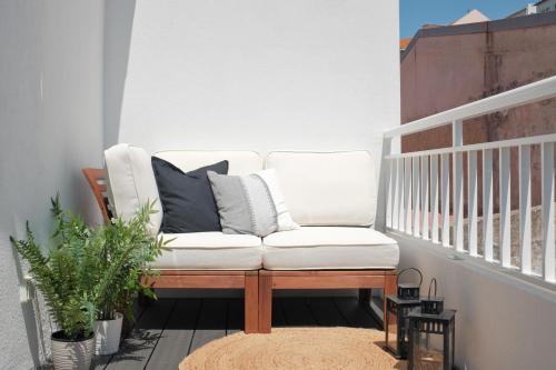 Downtown Terrace 2 Bedroom Apt in Graça With Private & Sunny terrace — 4-Star Luxury Hotel in Lisbon, Portugal